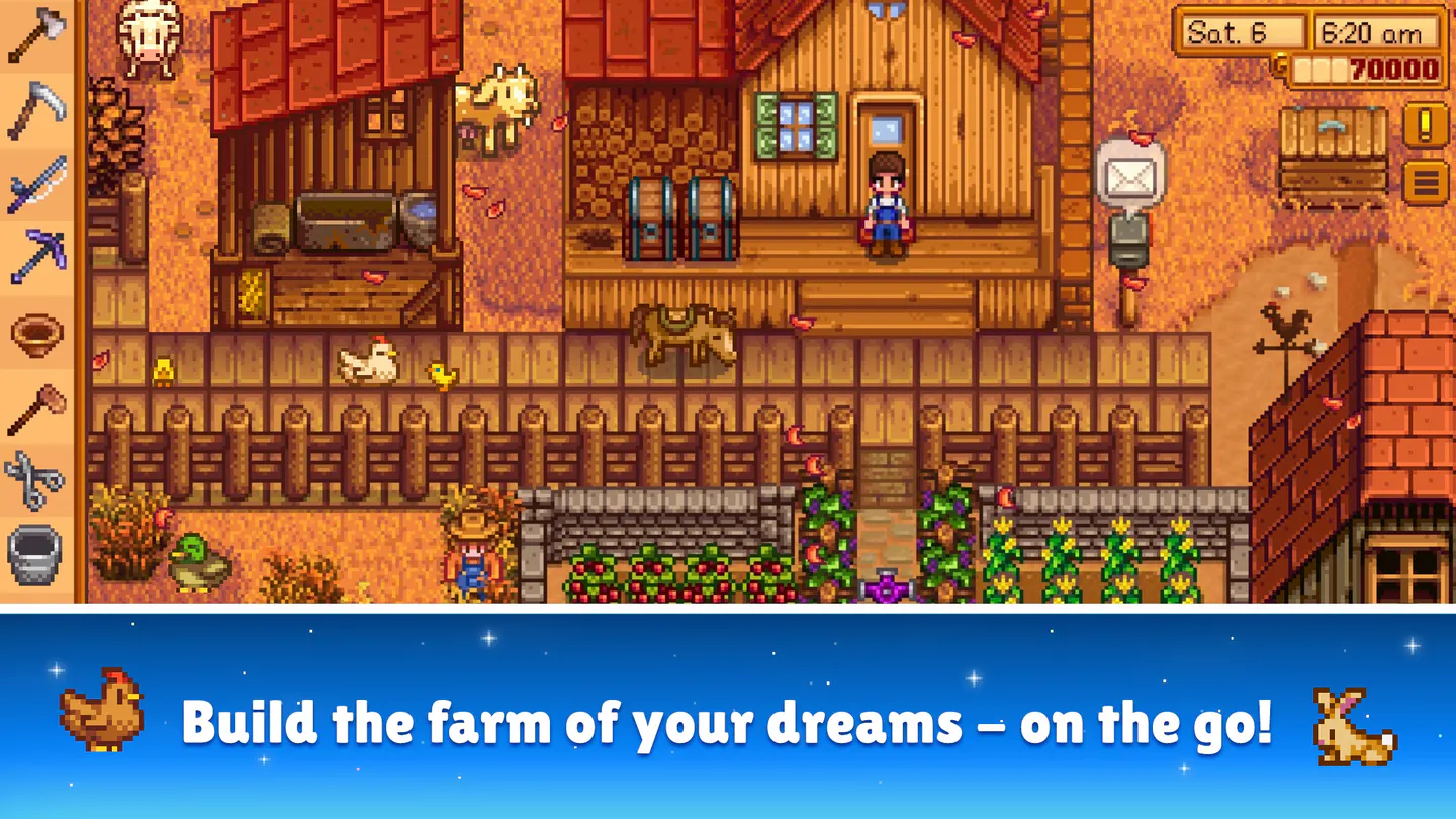 Stardew Valley на iPhone: фермер на крыльце дома, вокруг курятник, лошадь, куры и грядки, слева панель инструментов