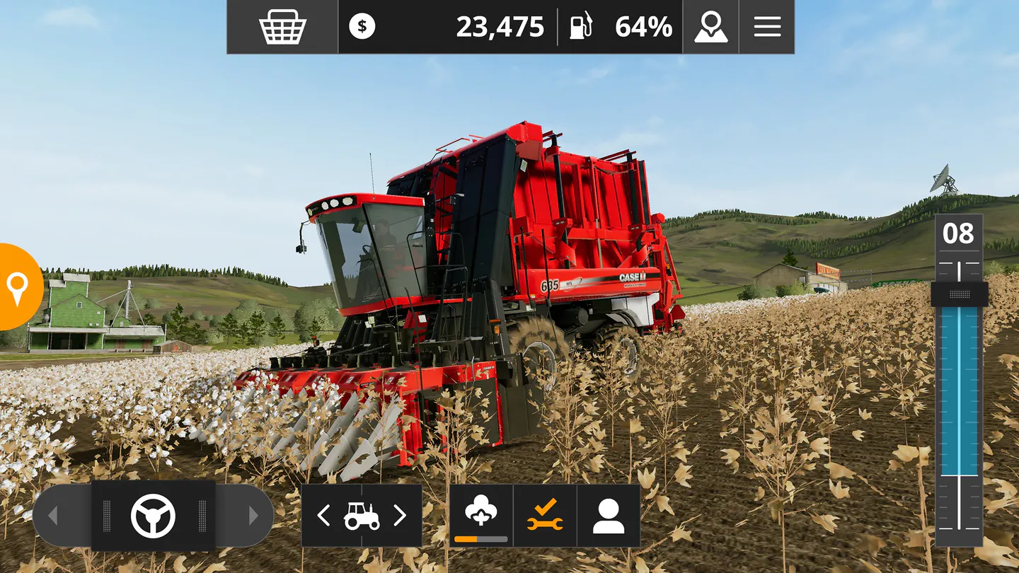 Farming Simulator 20 на iPhone: красный хлопкоуборочный комбайн Case IH собирает хлопок на поле, вверху панель с деньгами и уровнем топлива