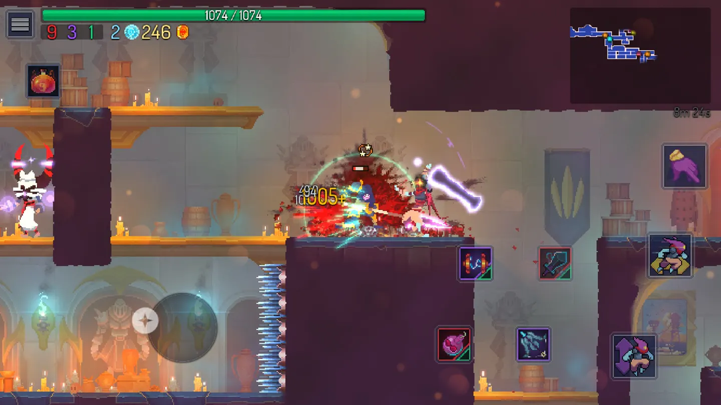 Dead Cells на iPhone: герой с полной полосой здоровья 1074 из 1074 рубит врага в залитом светом зале со свечами и бочками