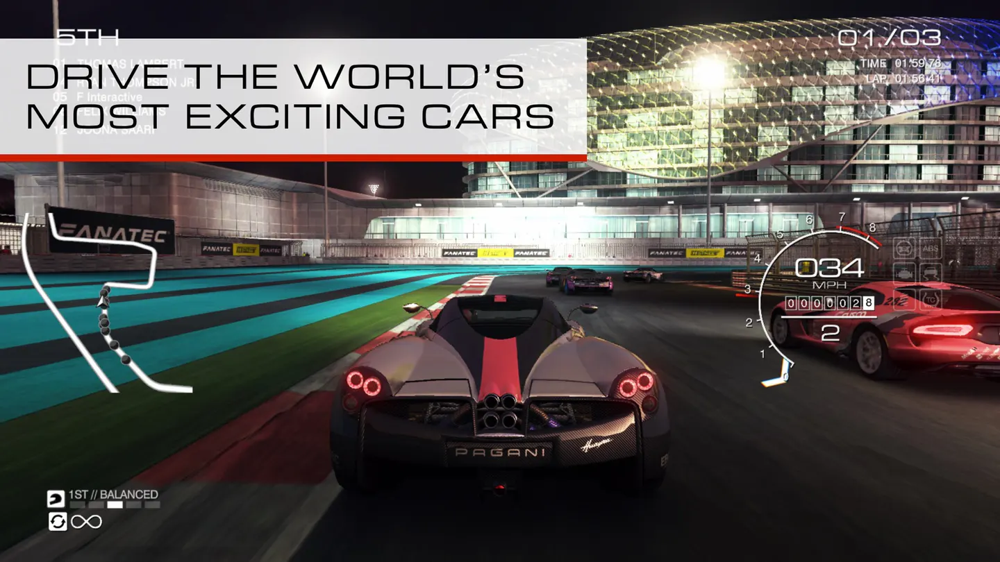 GRID Autosport на iPhone: суперкар Pagani едет по ночной трассе под прожекторами, слева схема трассы, справа спидометр